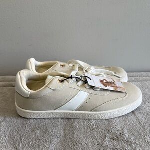 Sincerely Jules White and Tan Sneakers‎ Bailey Womens 7